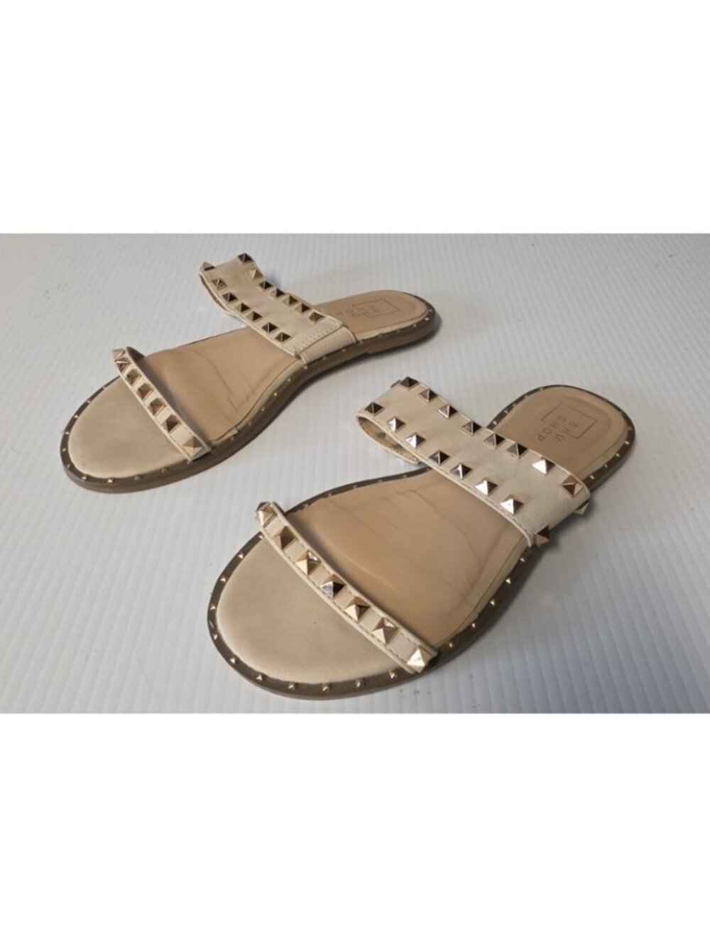 Shu Shop Women's Casual Beige Tan Studded Sandals Edgy Chic Size 7.5